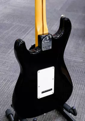 Fender - American Professional II Stratocaster, Maple Fingerboard - Black 2